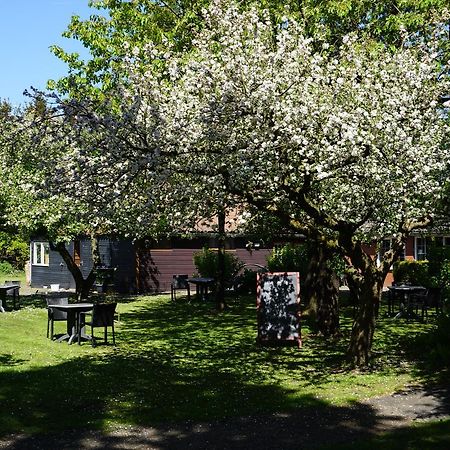 Lucy'S Inn Eesergroen Εξωτερικό φωτογραφία